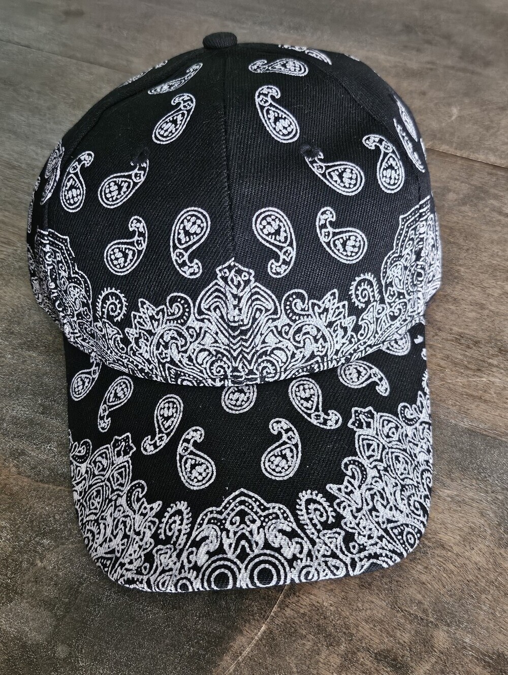 NWT Black And White Paisley Trucker Baseball Cap